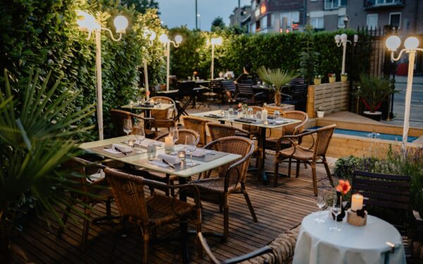 Lun stemningen med lyskilder ute: praktiske tips for terrasse, hage og balkong