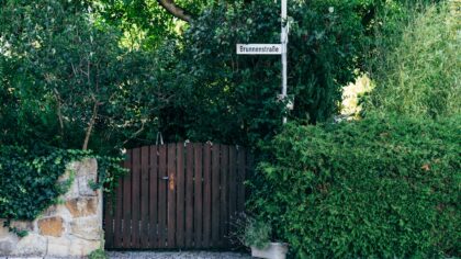 Praktisk grind mot gata: slik får du mer skjermet uteplass uten å stenge utsikten