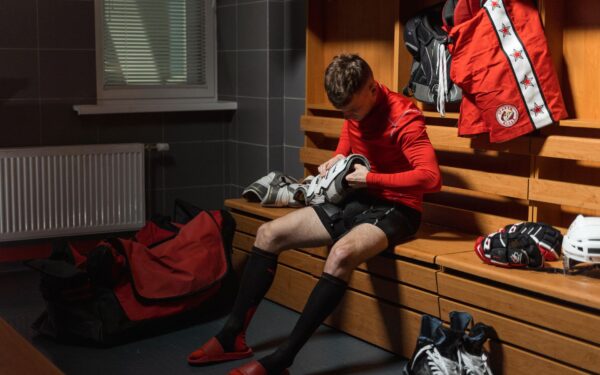 Slik får du sportsutstyret på plass så gangen og boden blir enklere å bruke