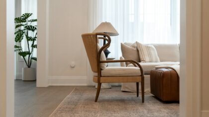 Slik skaper du lun sommerstemning hjemme med naturmaterialer