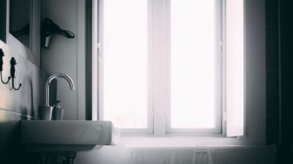 Rolig morgen på badet: en enkel flyt som gir mindre stress før dagen starter