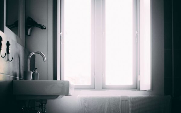 Rolig morgen på badet: en enkel flyt som gir mindre stress før dagen starter